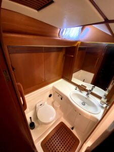 CabinMain-toilet1-scaled.jpg
