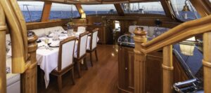 19_2400px._Dining_area_looking_fwd_copy