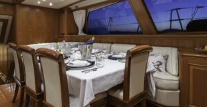 20_2400px._Dining_Table