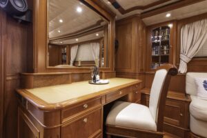 33.-Master-Cabin-Desk-scaledSwan112-003