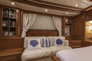 34.-Master-Cabin-Sofa-scaledSwan112-003