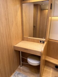 55-210 May interior 12