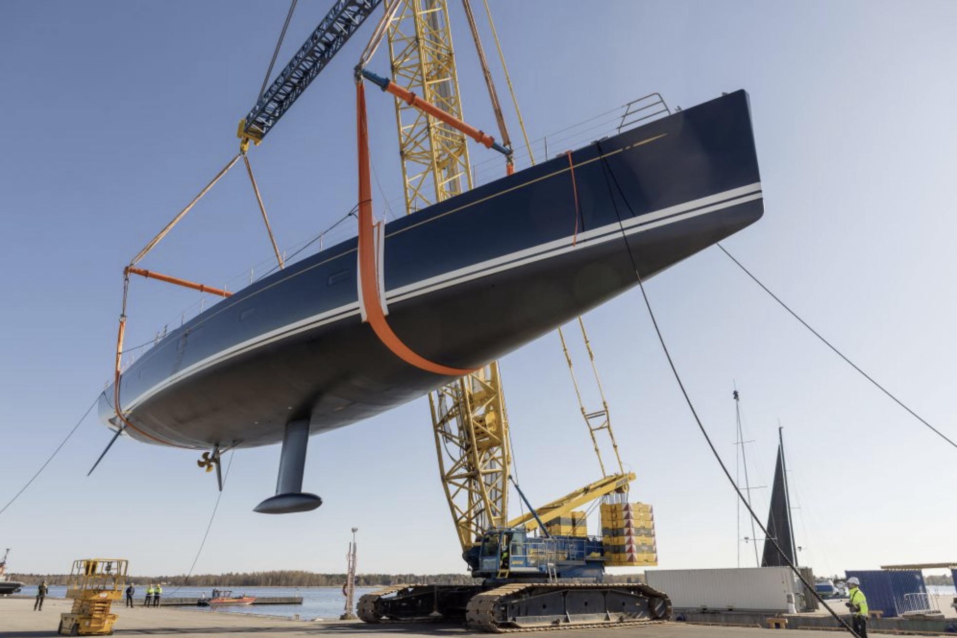 THE BRAND NEW SWAN 128 BeCool HITS THE WATER